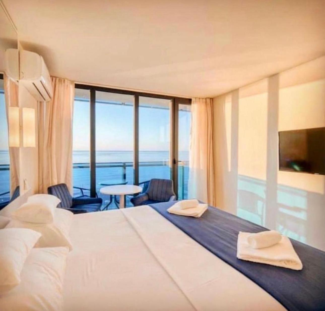 Orbi City Apartment With Sea View Batumi Exterior photo