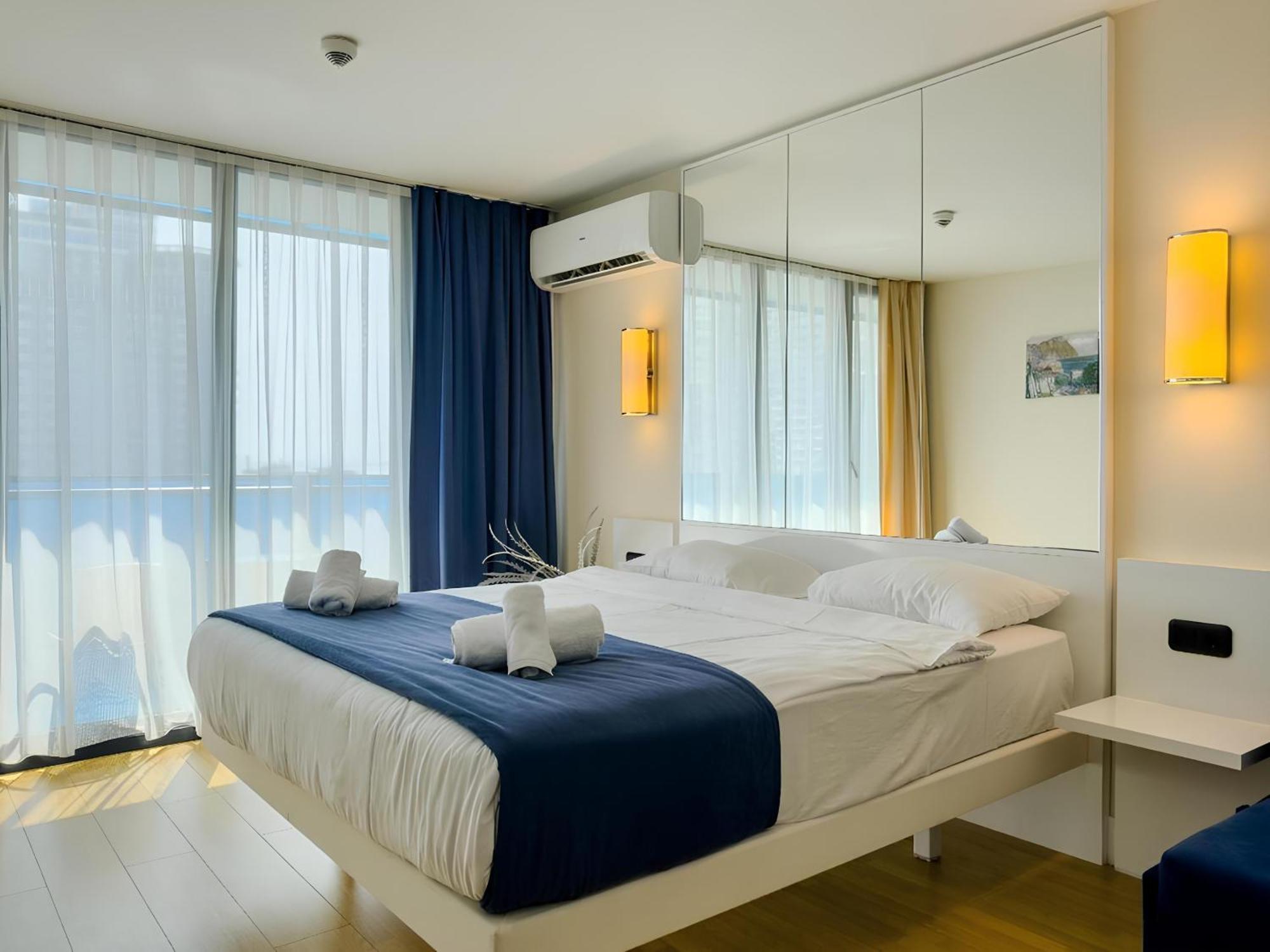 Orbi City Apartment With Sea View Batumi Exterior photo