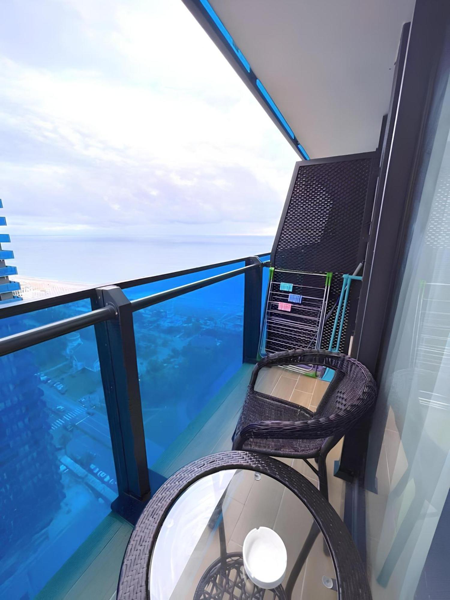 Orbi City Apartment With Sea View Batumi Exterior photo